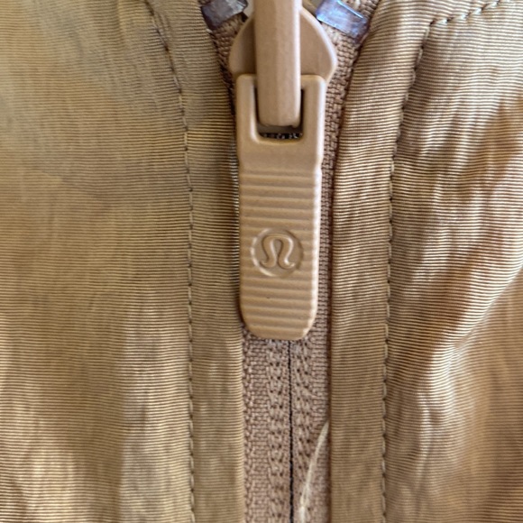 Lululemon Reversible, Women Vest Size 8 Color Tan. - Picture 6 of 10